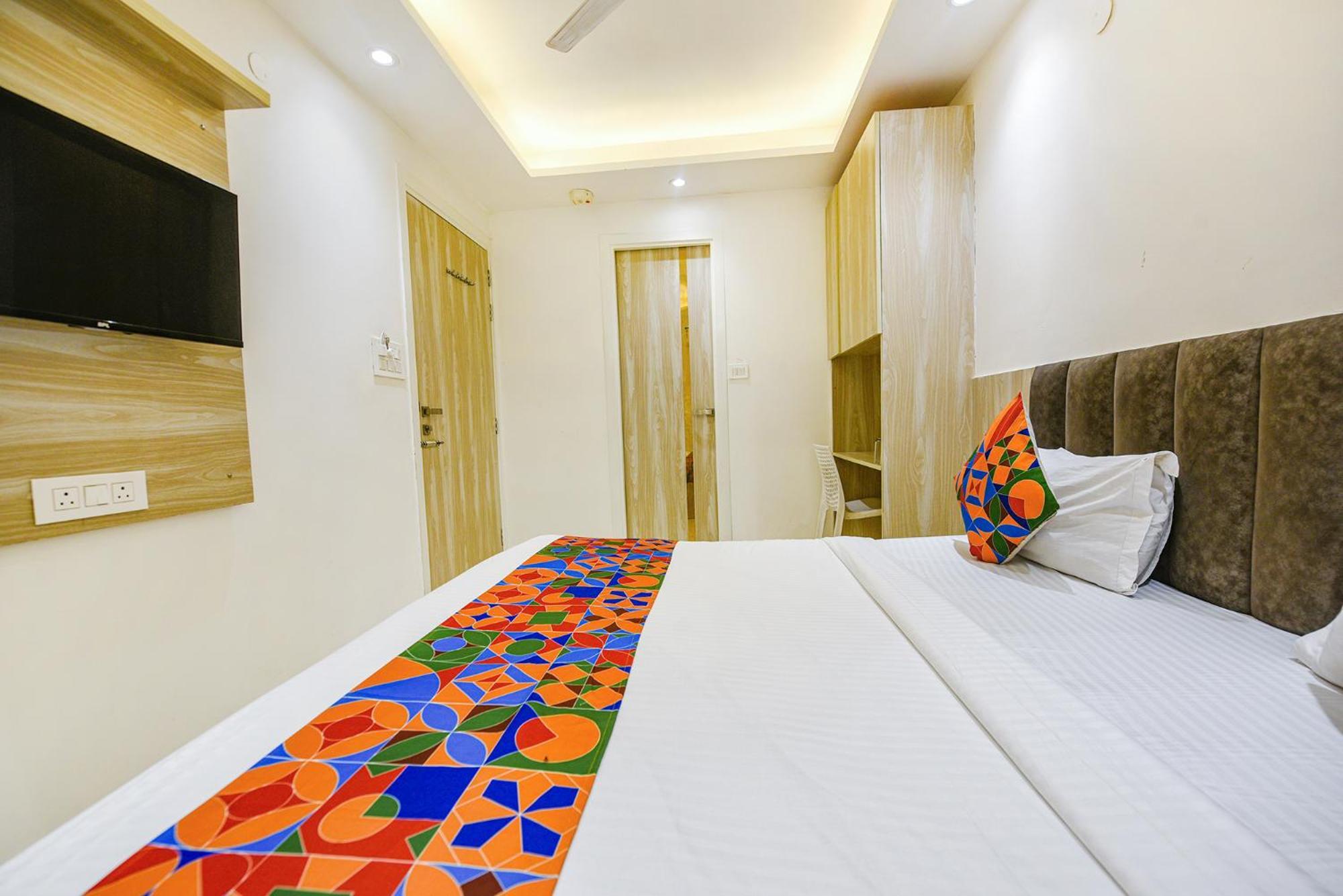 Fabhotel Luxury Inn Near Adarsh Nagar Metro Delhi  Bagian luar foto