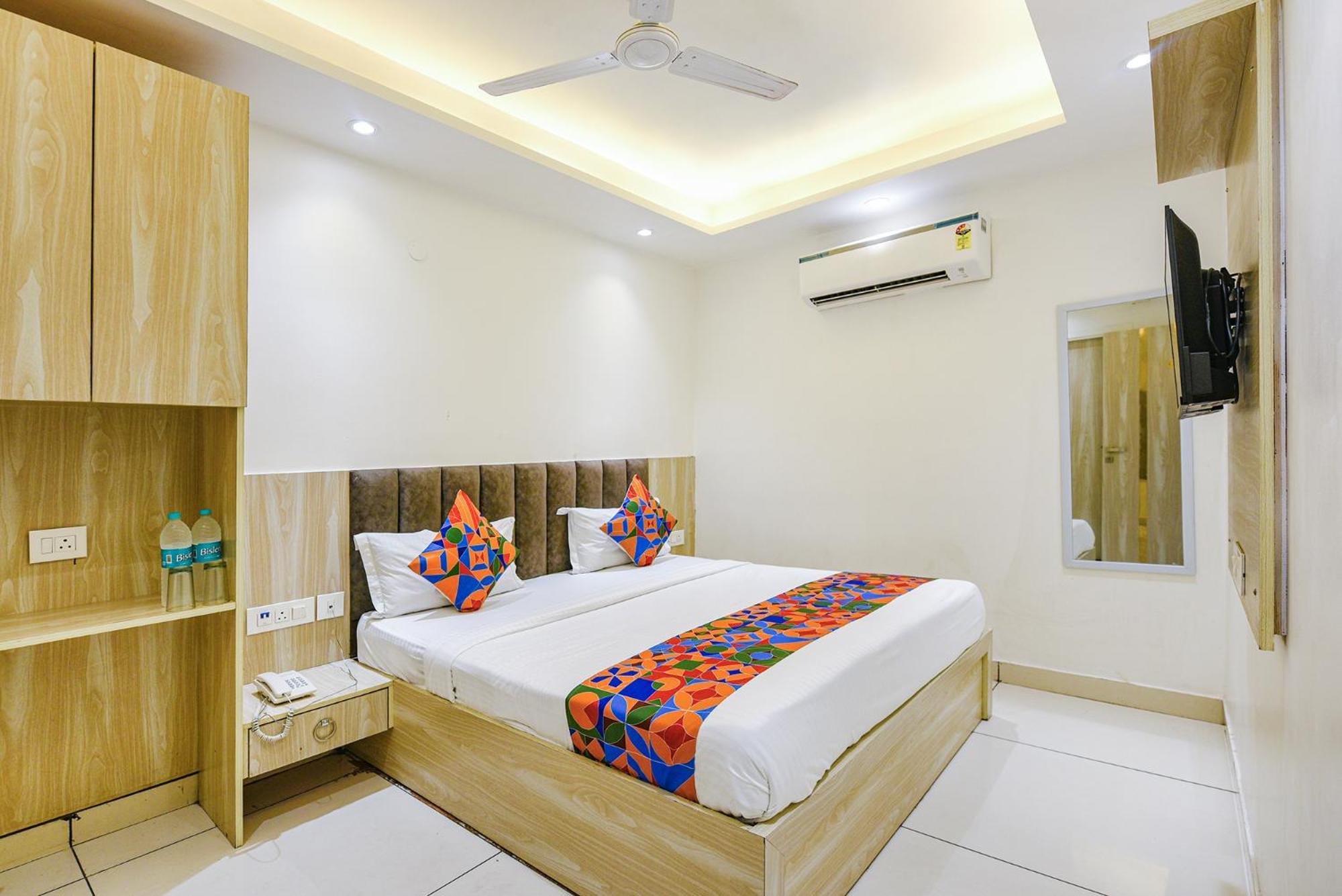 Fabhotel Luxury Inn Near Adarsh Nagar Metro Delhi  Bagian luar foto
