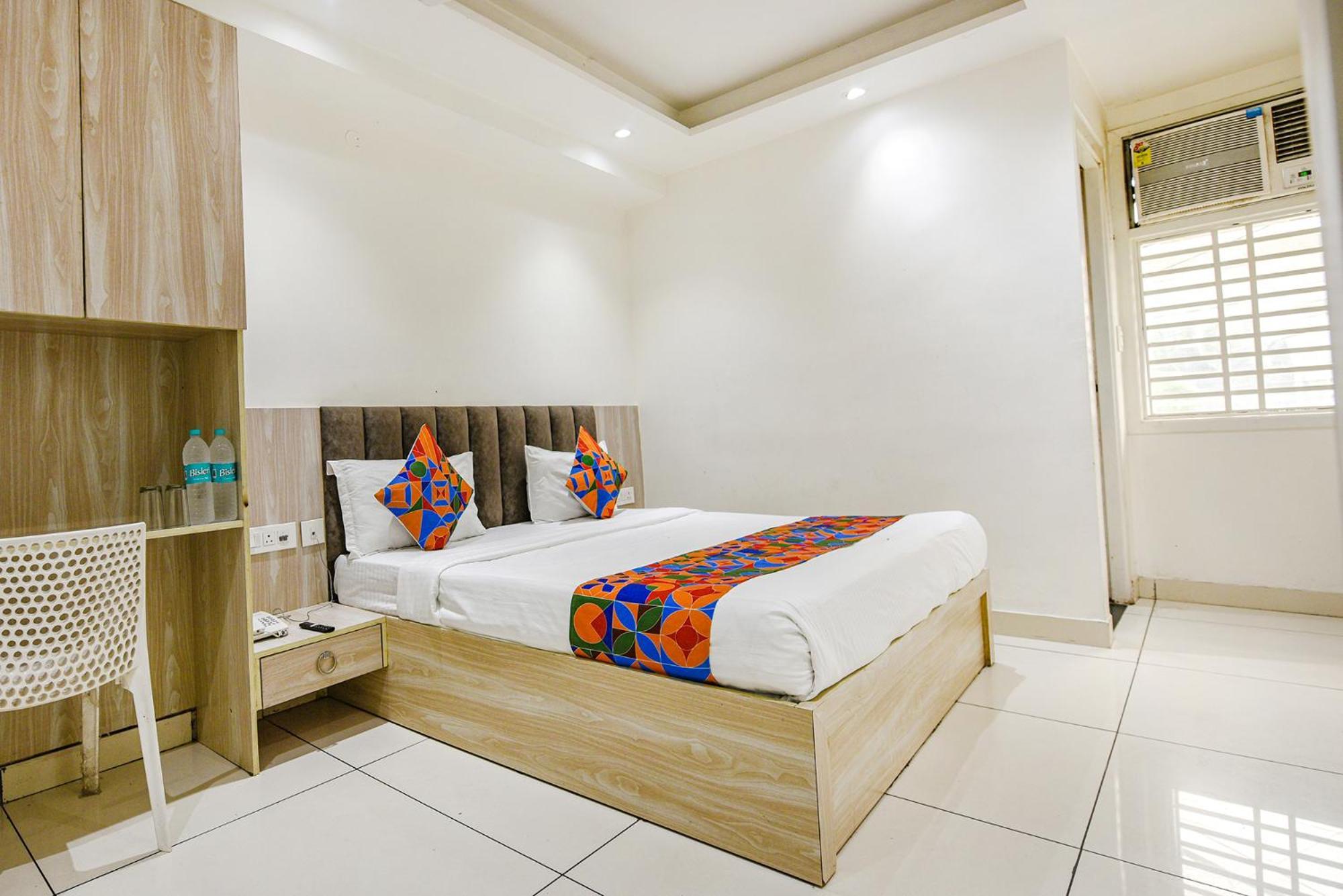 Fabhotel Luxury Inn Near Adarsh Nagar Metro Delhi  Bagian luar foto