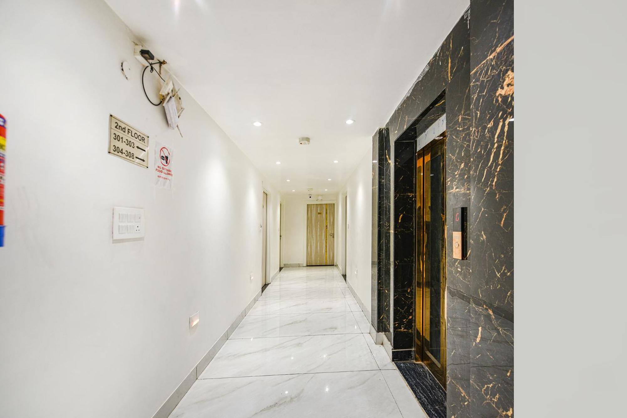 Fabhotel Luxury Inn Near Adarsh Nagar Metro Delhi  Bagian luar foto