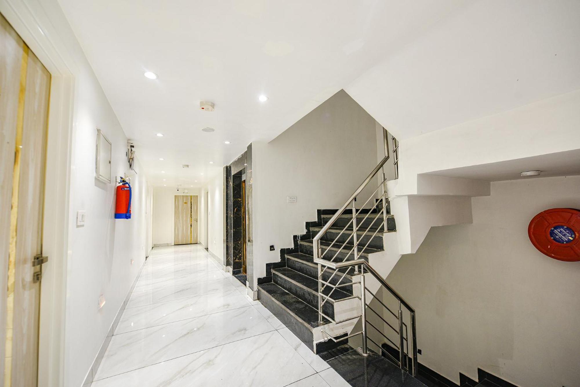 Fabhotel Luxury Inn Near Adarsh Nagar Metro Delhi  Bagian luar foto