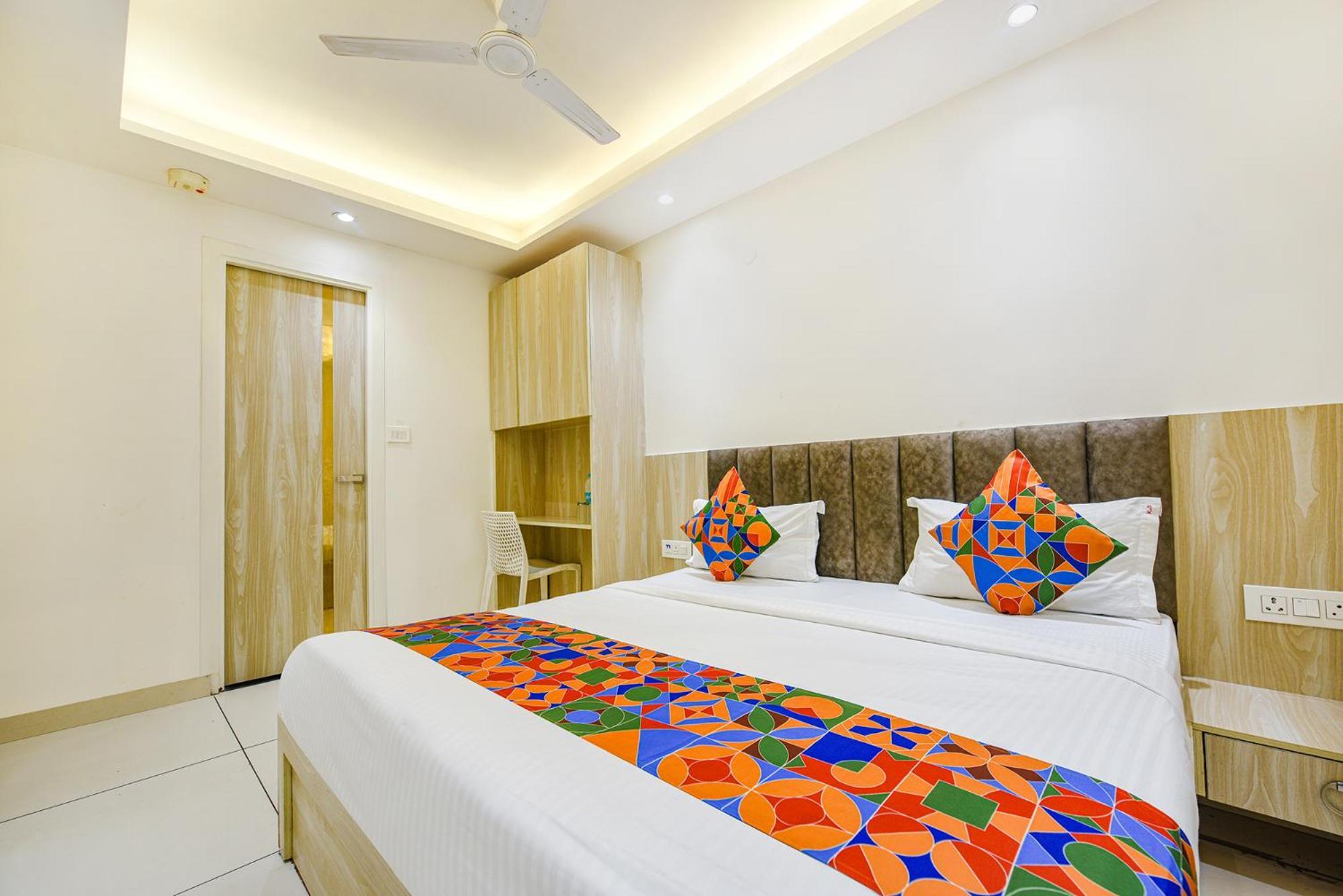 Fabhotel Luxury Inn Near Adarsh Nagar Metro Delhi  Bagian luar foto