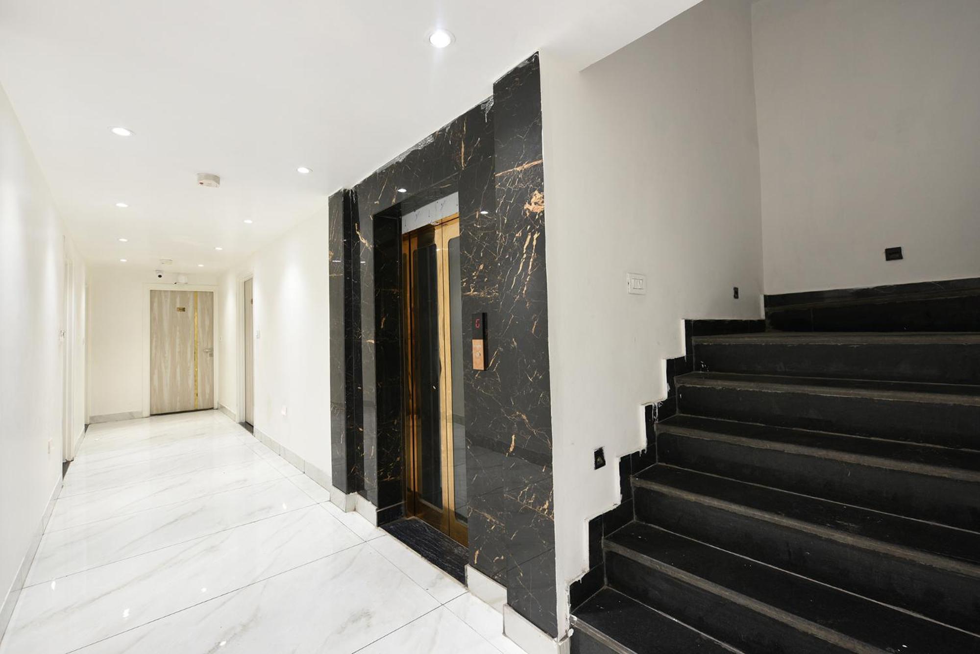 Fabhotel Luxury Inn Near Adarsh Nagar Metro Delhi  Bagian luar foto