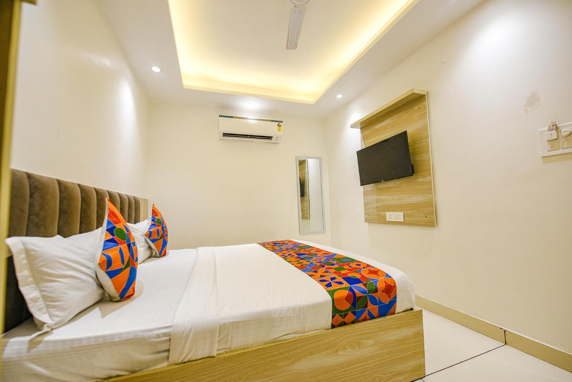 Fabhotel Luxury Inn Near Adarsh Nagar Metro Delhi  Bagian luar foto